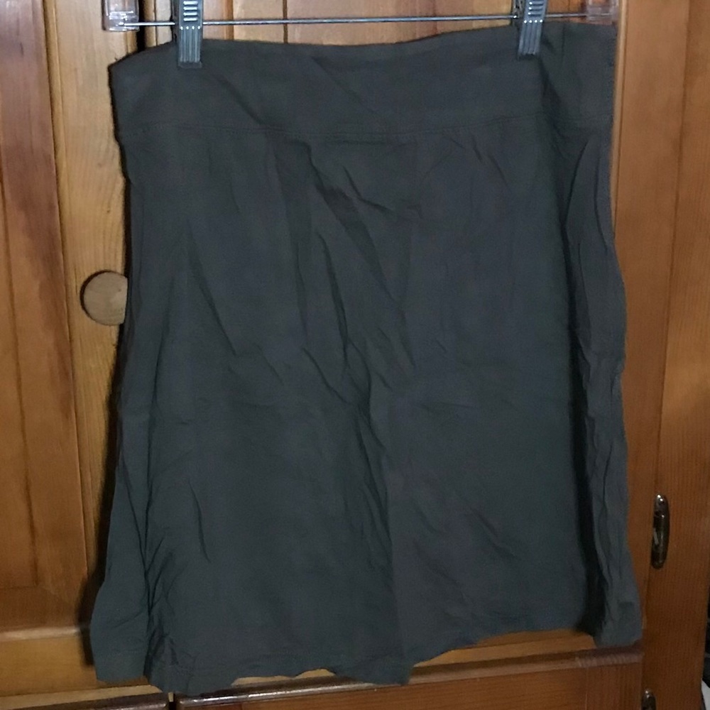 Women’s black knit short skirt.